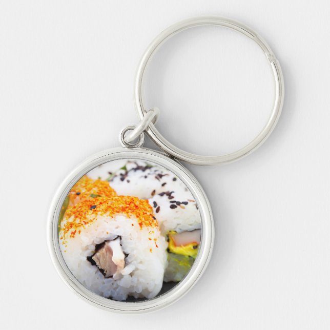 Sushi på en platta rund silverfärgad nyckelring (Framsidan)