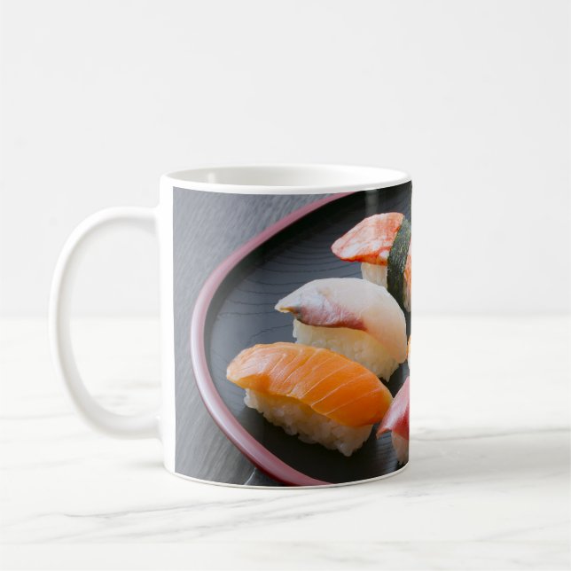 Sushi plate: Art packed with classic toppings Kaffemugg (Vänster)