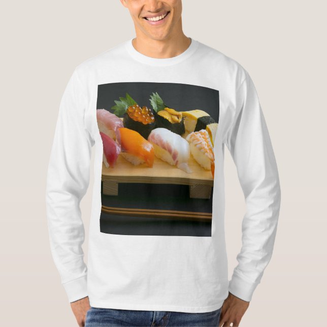 Sushi Zen – The warmth of wood and the dance of fl T Shirt (Framsida)