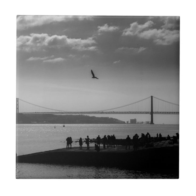 Suspension Bridge in Lisbon Black and White Photo Kakelplatta (Framsidan)