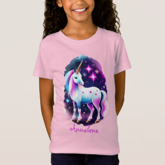 süßes Einhorn vor einem funkelnden Sternenhimmel T Shirt
