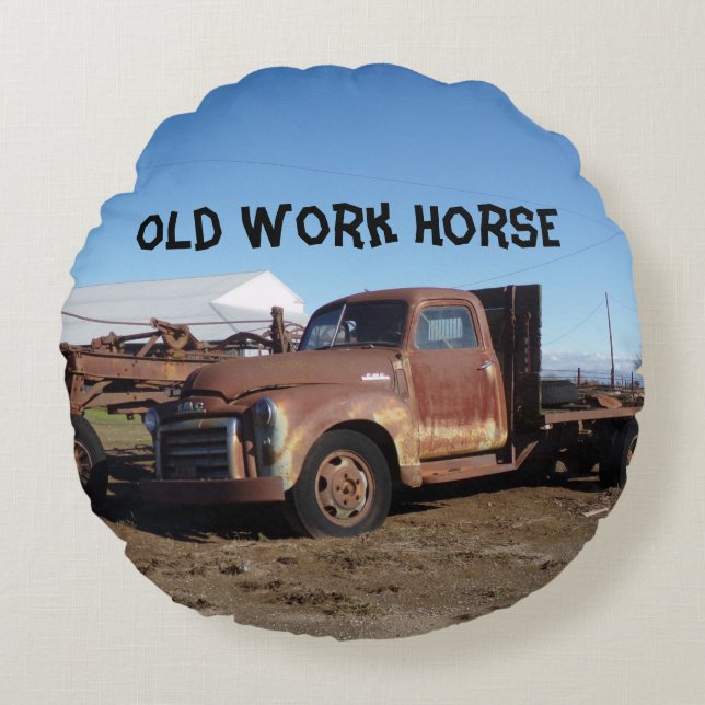 Sutter Buttes Mountain Range Gamla arbetets lastbi Rund Kudde (Framsidan)