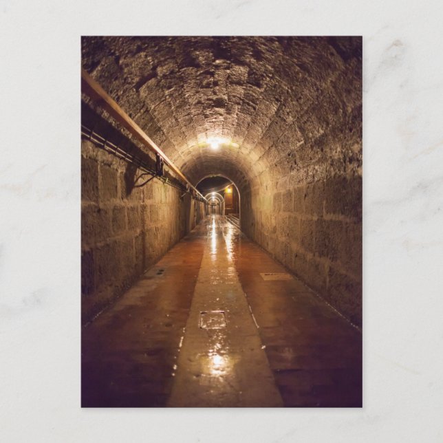 Svagt upplyst saltgruva tunnel vykort (Framsida)