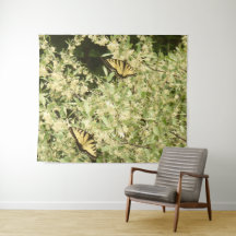 Svalstjärtfjärilar på blommande buske