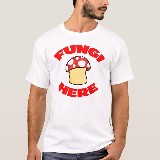 Svampar här tee shirt (Framsida)