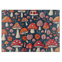 Svampar med rött blommigt i grönt dekor