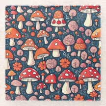 Svampar med rött blommigt i grönt dekor