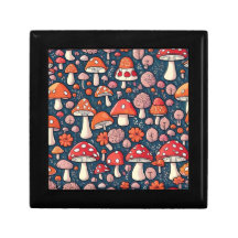 Svampar med rött blommigt i grönt dekor