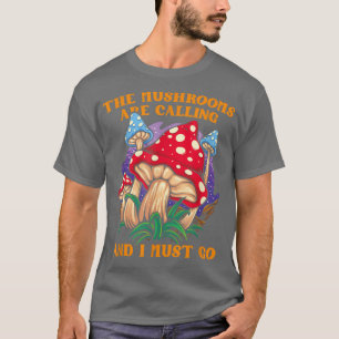 Svamparna ringer och jag måste gå i svamprummet t shirt
