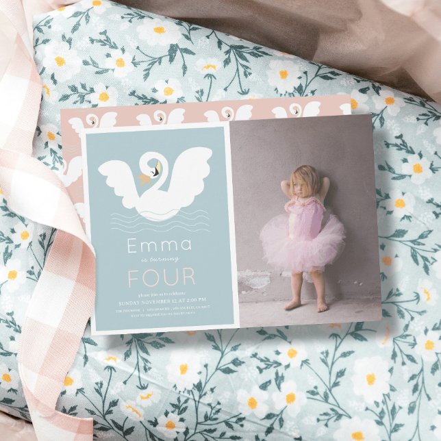 Svan Princess Modern Blue Girl Birthday Photo Inbjudningar (Skapare uppladdad)