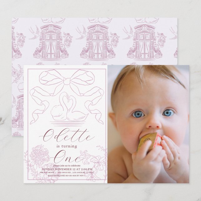 Svan Rosa Toile de Jouy Girl Photo 1st Birthday Inbjudningar (Fram/baksida)