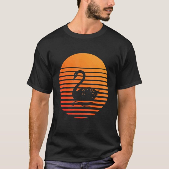 Svan Shadow Silhouette framför Sol T Shirt (Framsida)