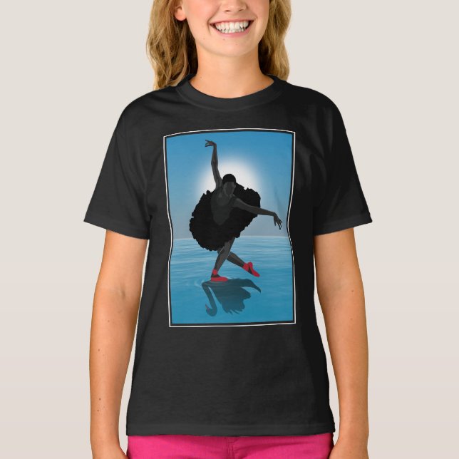 Svan Sjö Ballerina T Shirt (Framsida)