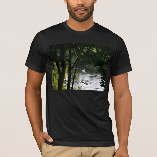 Svan vid floden t-shirt (Framsida)