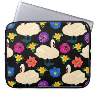 Svanar, blommor, handdragen svart bakgrund. laptop fodral