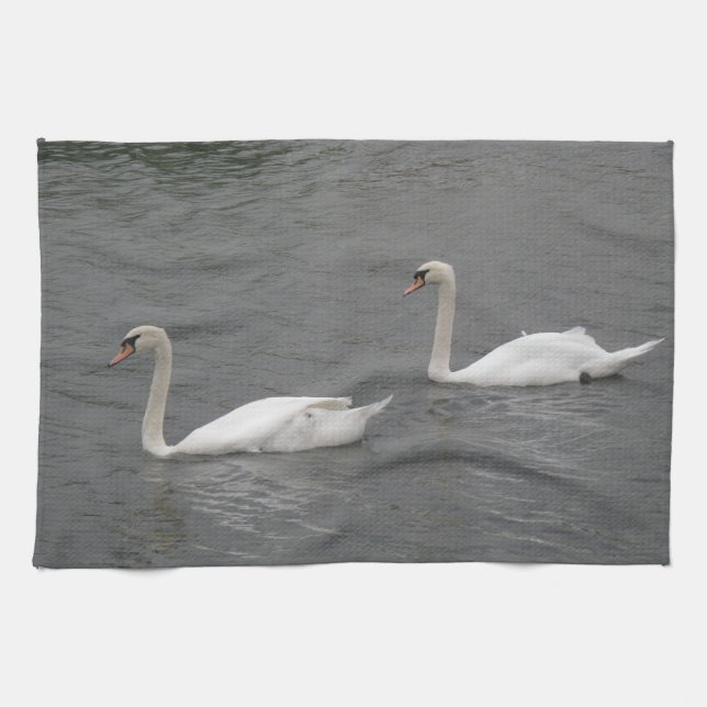 Svanar på River Kitchen Towel Kökshandduk (Horisontell)