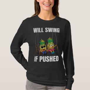 Sväng vid påtryckt par fingrar med fingrar med fin t shirt