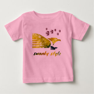svängig stil t shirt