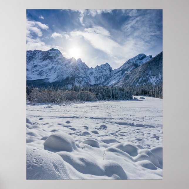 Svår vinterdag på snöfryst sjö Fusine Poster (Framsidan)