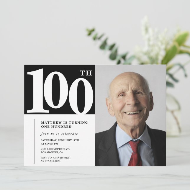 Svart 100-årsinbjudningar Modern Chic Photo Inbjudningar (Stående Fram)