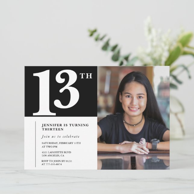 Svart 13:e födelsedagsinbjudan Chic Girls Photo Inbjudningar (Stående Fram)