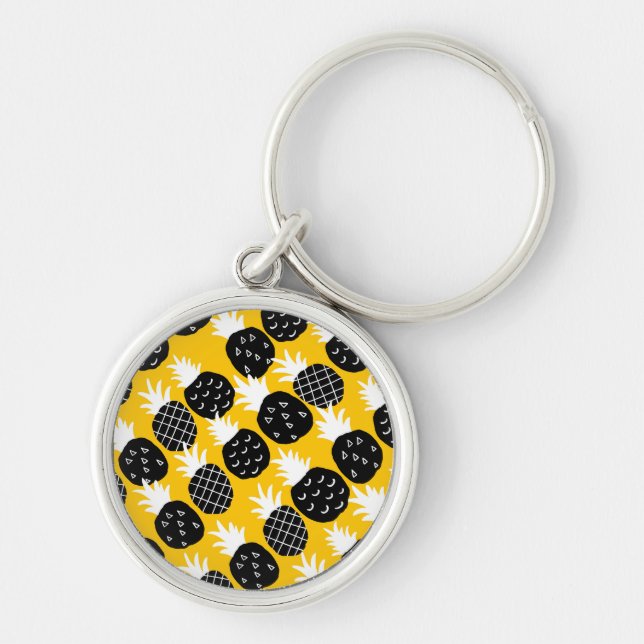 Svart ananas rund silverfärgad nyckelring (Framsidan)