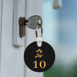 Svart anpassningsbar-hyror för logotyp i guld nyckelring<br><div class="desc">Lägg till din egen logotyp och ett nummer. Bakgrund till svart färgad.</div>