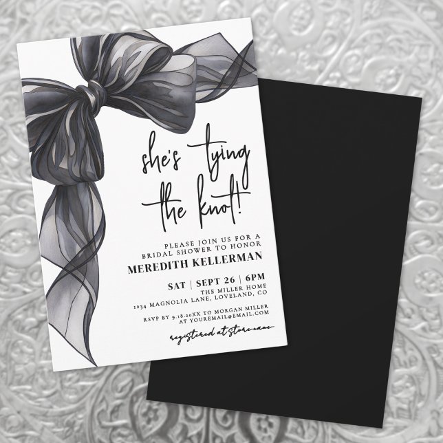 Svart båge knyter knuten bröllopsdusch inbjudningar (Black Bow Tying The Knot Bridal Shower Invitation)