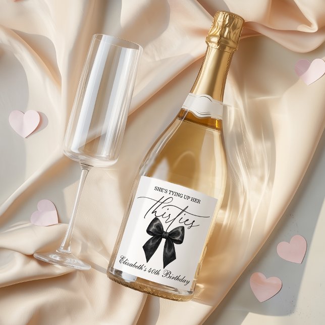 Svart båge som binder hennes trettioårs firar 40-å (Black Bow Tying Up Her Thirties 40th Birthday Sparkling Wine Label)
