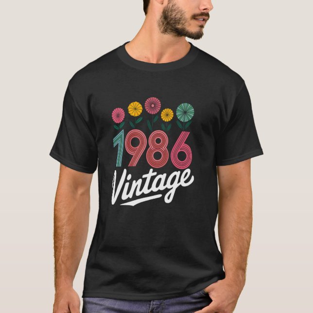 Svart Bakgrund Vit Tryck T Shirt (Framsida)