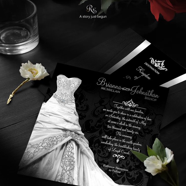 Svart Band Lyx Destination Inbjudan (Front and back view of the Black Tie Luxe invitation featuring tuxedo and ball gown details.)