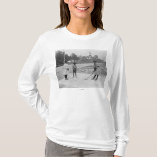 Svart barn som leker Golf, fotograferar T-shirt