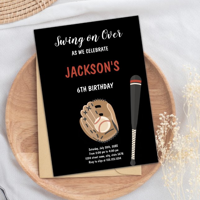 Svart Baskeball-födelsedagsinbjudan Inbjudningar (Black Background Baseball Birthday Invitations)