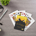 Svart bin lycklig humla honungsmonogram (söthonung casinokort<br><div class="desc">En chic svart bakgrund som dekoreras med gulddroppad honung. Texten: Bee Lycklig med ett skript i stil med gyllene bokstäver med dekorationer. Anpassa och lägg till ditt namn,  familj namn.</div>