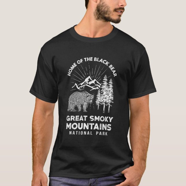 Svart björns Underbara rökiga bergsområde T Shirt (Framsida)