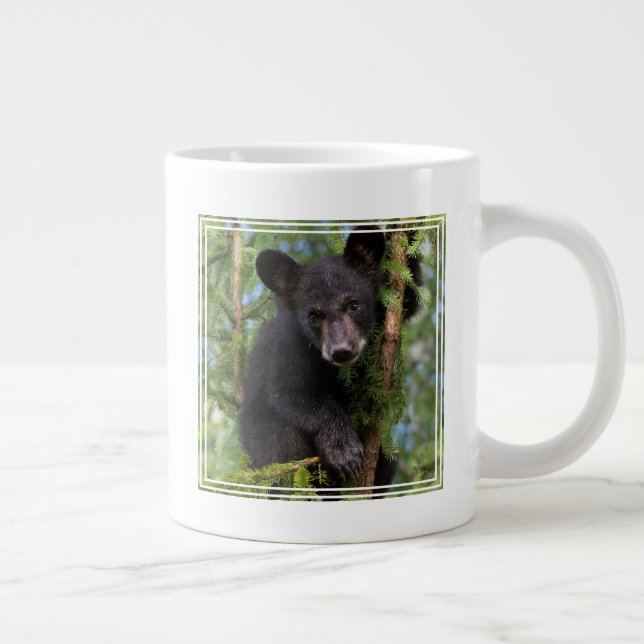 Svart björnunge leker i träden jumbo mugg (Höger)