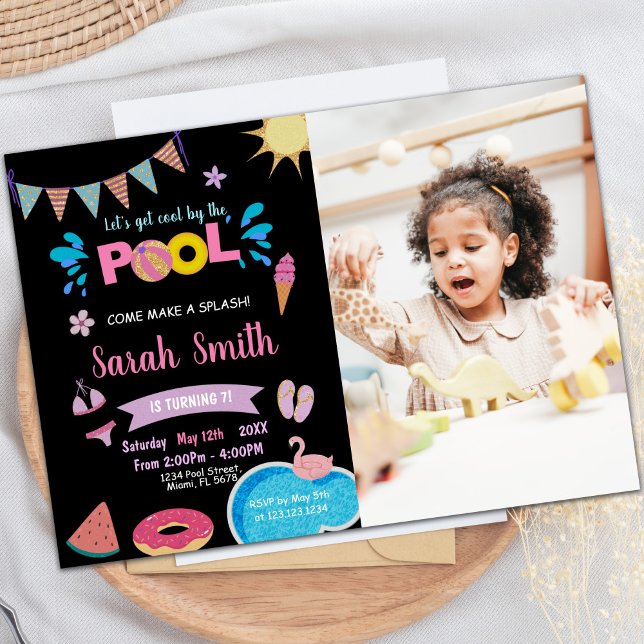 Svart blå Bassäng-födelsedagsinbjudan med foto Inbjudningar (Black Blue Pool Birthday Invitations with photo)