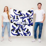 Svart blått lag färg volleyball-flickor fleecefilt<br><div class="desc">Den här roligtens volleyball-teman med fleece filt kan vara personlig med idrottsmannens namn i bilden av ett gäng av olika storleka royal - blåa,  svarta och vita volleybollar - av katz_d_zynes</div>