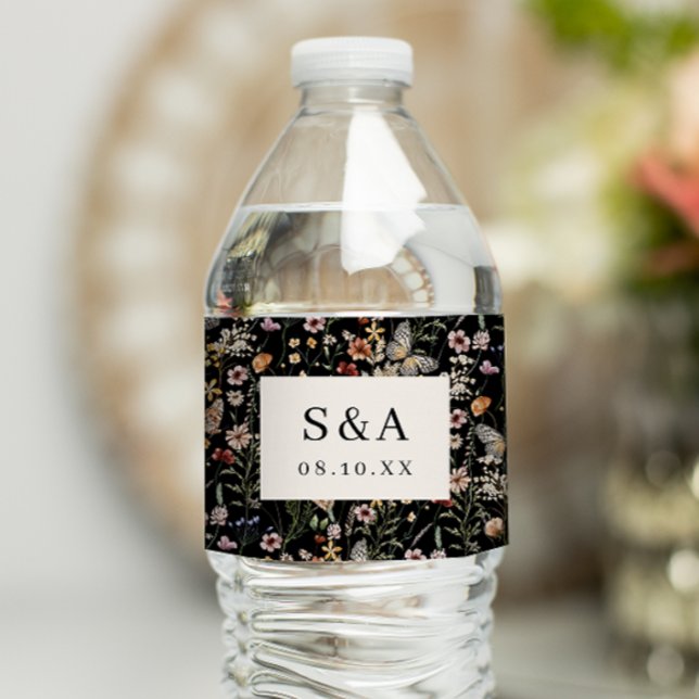 Svart Blommig Bröllops Vattenflaska Etikett (Black Floral Wedding Water Bottle Label Monogrammed Butterflies by Painted Paperie
)