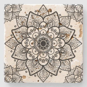 Svart blomster-mandala på vit bakgrund stenunderlägg