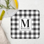 Svart boffalo Check Family Namn Monogram Underlägg Papper Kvadrat<br><div class="desc">Anpassningsbar-designade monogram pappra underlägg med personlig monogram och namn i familjen på en svartvit buffelcheck/plaid/gingham check mönster.</div>