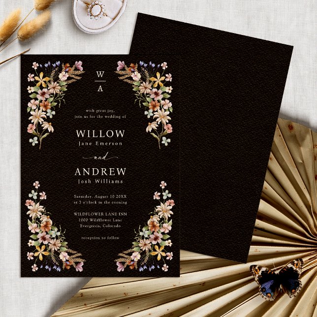 Svart Boho Vildblomma Bröllop Inbjudningar (Black Boho Wildflower Wedding Invitation Monogram by Painted Paperie
)