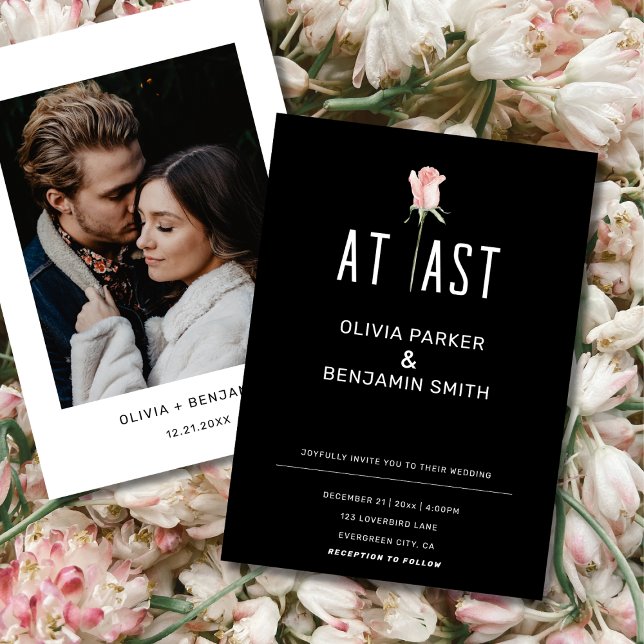 Svart Bröllop med minst ett Rosa ros Inbjudningar (At Last Photo Rose Minimalist Modern Wedding Invitation)