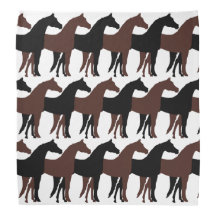 Svart, brun häst/vit bakgrund