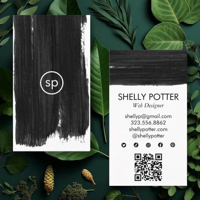 Svart Brushstroke Minimal Chic Modern QRCode-ikone Visitkort (Inky brushstrokes custom business card with social media icons and QR code.)