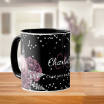 Svart burgundisk blommigt elegant monogram namn mugg<br><div class="desc">En svart bakgrund som dekoreras med burgundi och rosa blommigtar,  blommor. Anpassa och lägg till ditt monogram initialer,  först namn och fullt.</div>