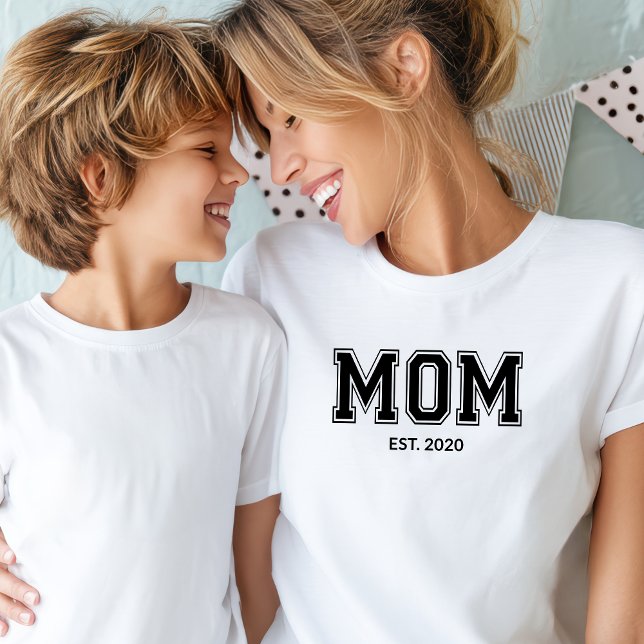Svart CAPS etablerad Mamma T Shirt (Skapare uppladdad)