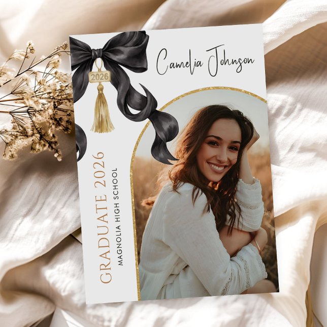 Svart Coquette Bow Foto 2026 Examenfest Inbjudningar (Skapare uppladdad)