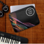 Svart elegant, färglös vågigt logotyp laptop fodral<br><div class="desc">Ett sofistikerat och snyggt svart laptop sleeve, designat med elegant, färglöst vinkar och med en företagsmässig logotyp. Den här skyddande sleeven ger en perfekt som blandar estetik och funktionalitet. Dess slimmade svarta utsida accentueras av vibrant, färgstarkt vinkart, skapande en visuellt tilltalande utformning. Tillägget av en logotyp för företag gör den...</div>