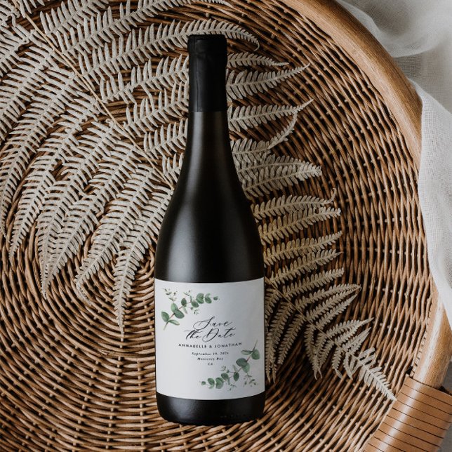 Svart elegant modern eukalyptus sparar datumchicen vinflaska etikett (Skapare uppladdad)